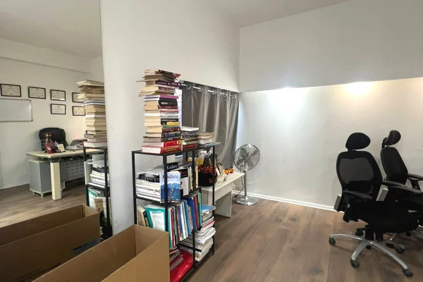 Business Property for Rent 3+1 in Tirana - 450 Euro