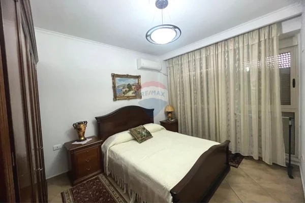 Shtepi me qera Apartament ne Tirane, 2+1, Mobilimi E mobiluar, Pagesa 700  Euro.