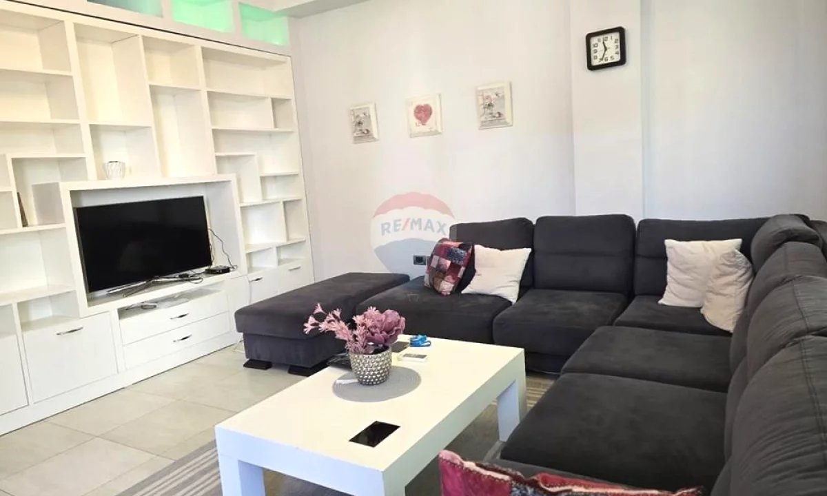 Shtepi me qera Apartament ne Tirane, 2+1, Mobilimi E mobiluar, Pagesa 600  Euro.