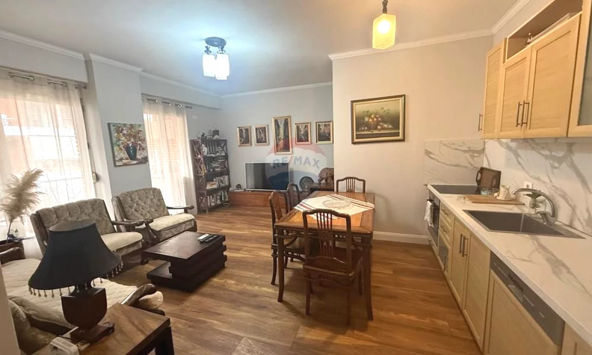 Shtepi me qera Apartament ne Tirane, 2+1, Mobilimi E mobiluar, Pagesa 800  Euro.