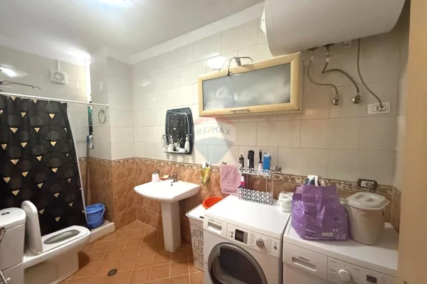 Shtepi me qera Apartament ne Tirane, 2+1, Mobilimi E mobiluar, Pagesa 800  Euro.