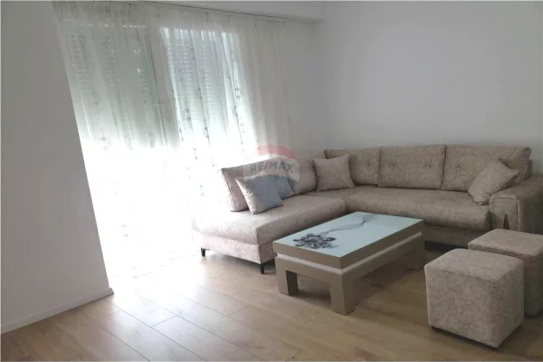 Shtepi me qera Apartament ne Tirane, 1+1, Mobilimi E mobiluar, Pagesa 550  Euro.