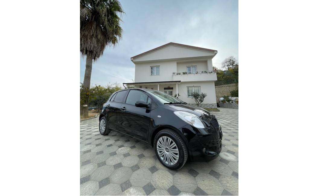 Jepet Toyota Yaris me qera duke filluar nga 35 dita