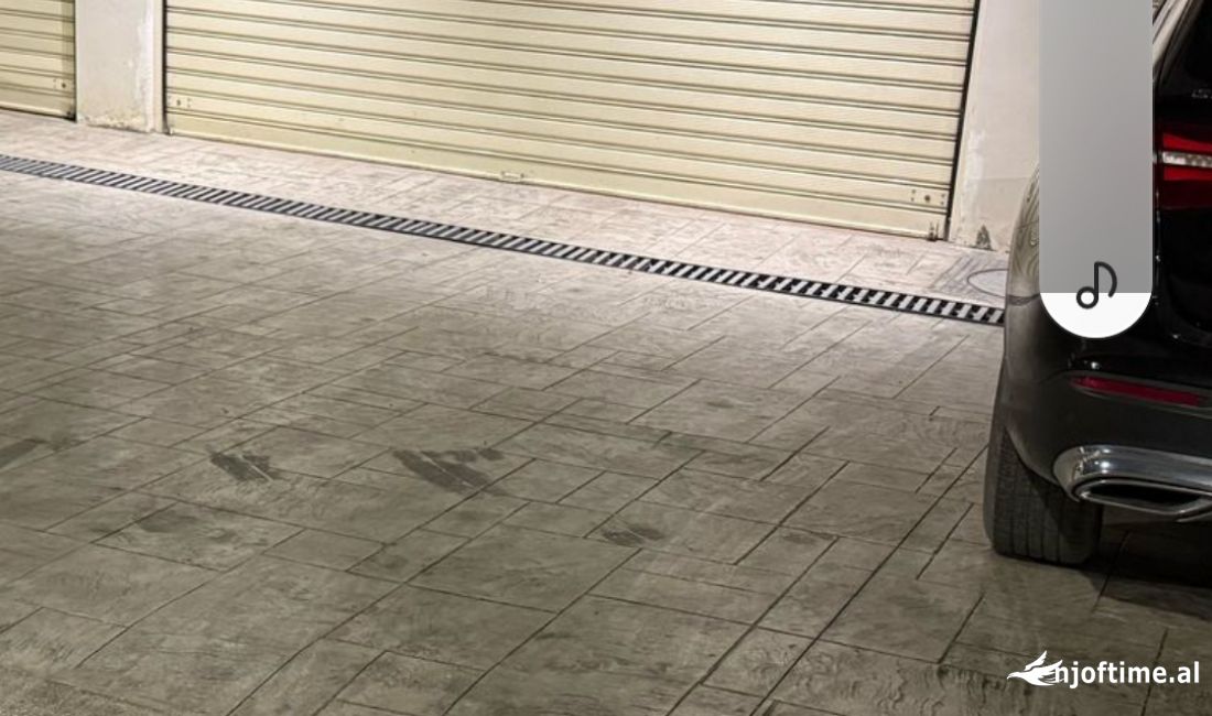 Shitet garazhd 25 m2 cmimi 25 mije euro