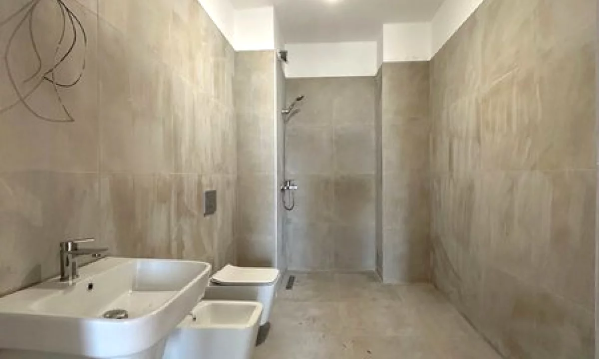 Shtepi ne shitje Apartament ne Tirane, 2+1, Mobilimi Bosh, pa mobiluar, Pagesa 21,615,000  Leke.