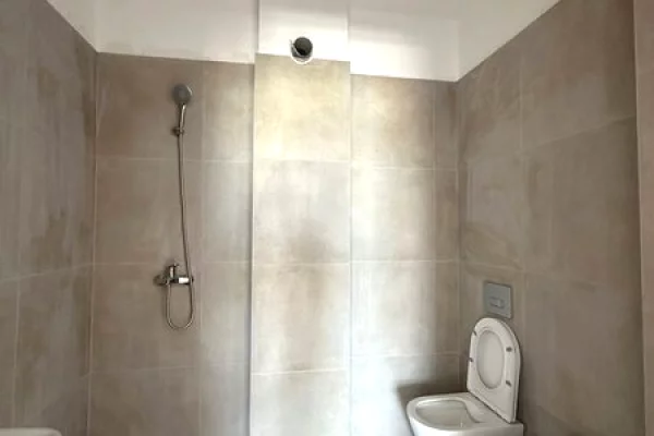 Shtepi ne shitje Apartament ne Tirane, 2+1, Mobilimi Bosh, pa mobiluar, Pagesa 21,615,000  Leke.