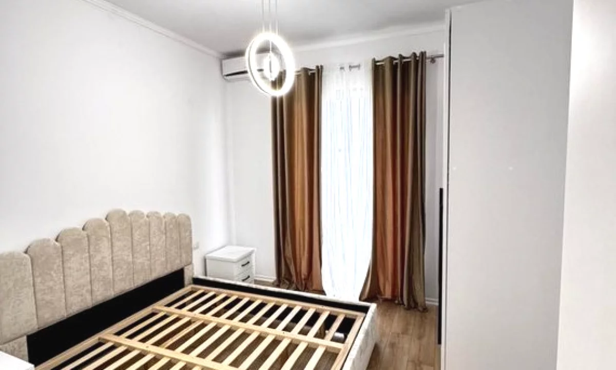 Shtepi ne shitje Apartament ne Tirane, 2+1, Mobilimi E mobiluar, Pagesa 14,500,000  Leke.