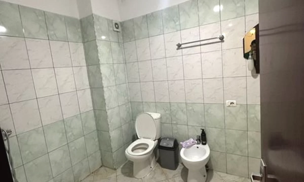 Shtepi ne shitje Apartament ne Tirane, 2+1, Mobilimi E mobiluar, Pagesa 135,000  Euro.
