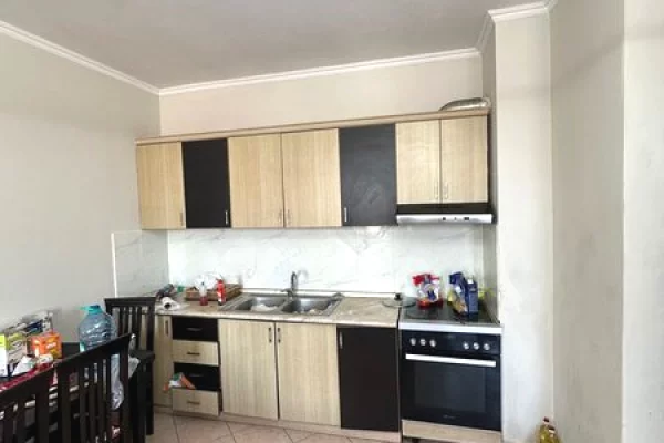 Shtepi ne shitje Apartament ne Tirane, 2+1, Mobilimi E mobiluar, Pagesa 135,000  Euro.