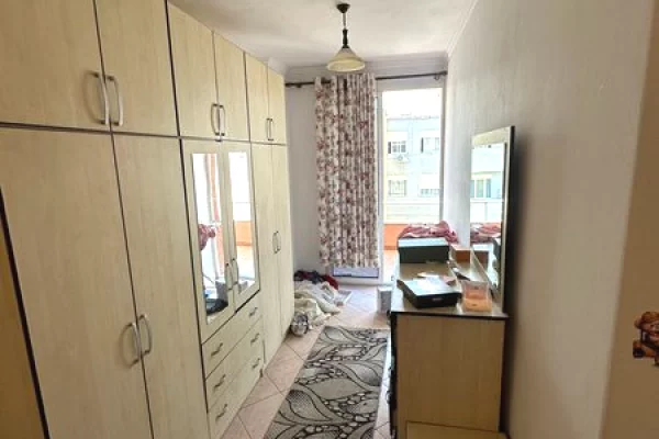 Shtepi ne shitje Apartament ne Tirane, 2+1, Mobilimi E mobiluar, Pagesa 135,000  Euro.