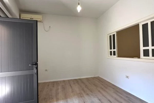 Shtepi me qera Apartament ne Tirane, 1+1, Mobilimi Pjeserisht e mobiluar, Pagesa 550  Euro.