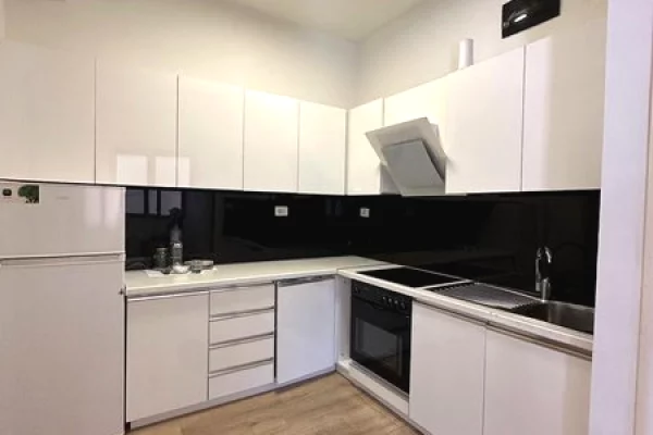 Jepet Apartament 1+1 me Qera -Pazari i Ri.