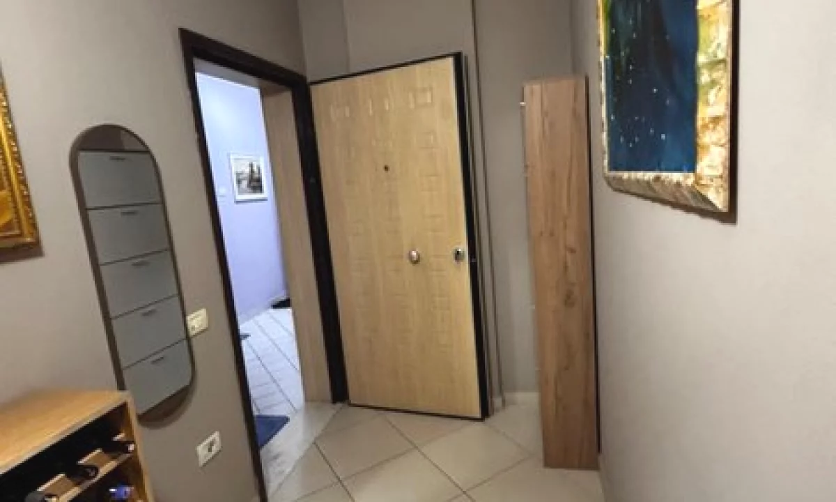 Shtepi me qera Apartament ne Tirane, 1+1, Mobilimi E mobiluar, Pagesa 450  Euro.