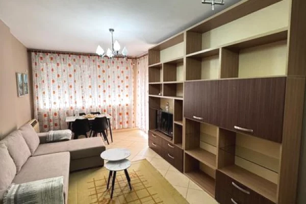 Shtepi me qera Apartament ne Tirane, 1+1, Mobilimi E mobiluar, Pagesa 450  Euro.