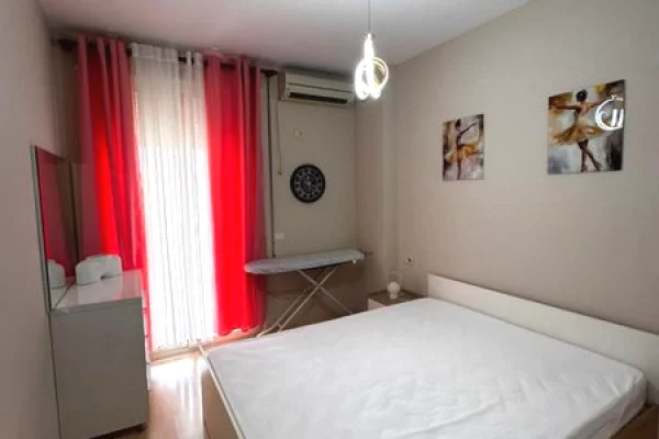 Shtepi me qera Apartament ne Tirane, 1+1, Mobilimi E mobiluar, Pagesa 450  Euro.