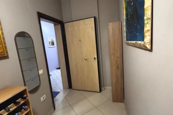 Jepet Apartament me Qera-Pallati Ales,Astir.
