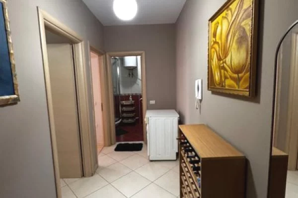 Shtepi me qera Apartament ne Tirane, 1+1, Mobilimi E mobiluar, Pagesa 450  Euro.