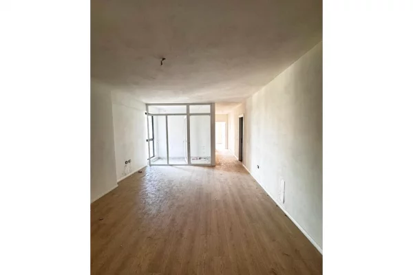 Shtepi ne shitje Apartament ne Tirane, 2+1, Mobilimi Bosh, pa mobiluar, Pagesa 155,720  Euro.