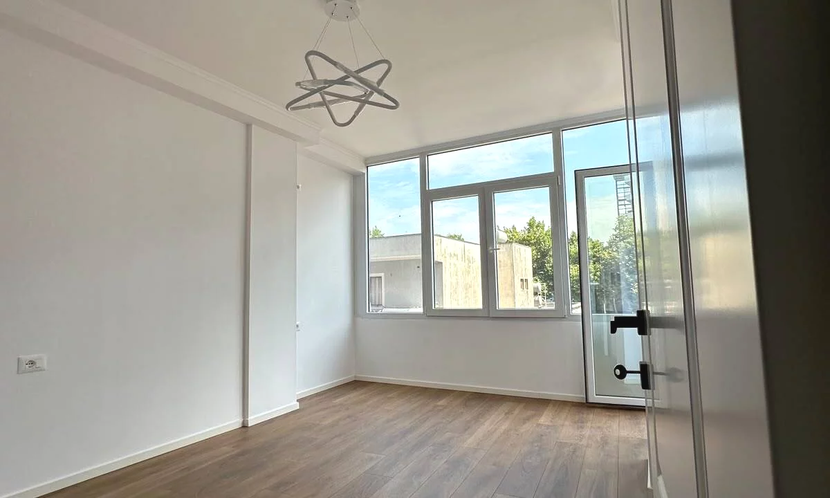 Shtepi ne shitje Apartament ne Tirane, 1+1, Mobilimi Bosh, pa mobiluar, Pagesa 108,000  Euro.