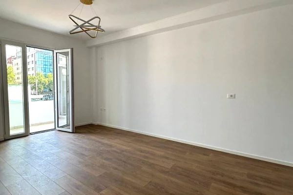 Shtepi ne shitje Apartament ne Tirane, 1+1, Mobilimi Bosh, pa mobiluar, Pagesa 108,000  Euro.