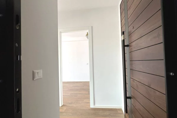 Shtepi ne shitje Apartament ne Tirane, 1+1, Mobilimi Bosh, pa mobiluar, Pagesa 108,000  Euro.