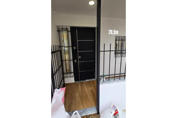 Shtepi ne shitje Apartament ne Tirane, Garsoniere, Mobilimi Bosh, pa mobiluar, Pagesa 80,000  Euro.