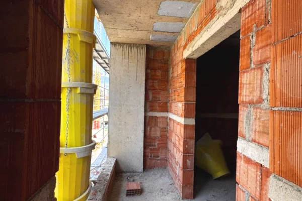 Shtepi ne shitje Apartament ne Tirane, 2+1, Mobilimi Bosh, pa mobiluar, Pagesa 100,000  Euro.