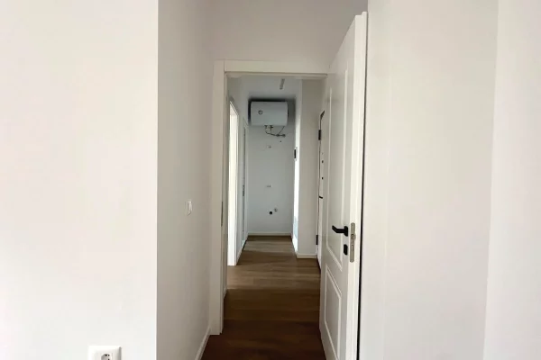 Shtepi ne shitje Apartament ne Tirane, 1+1, Mobilimi Bosh, pa mobiluar, Pagesa 108,000  Euro.