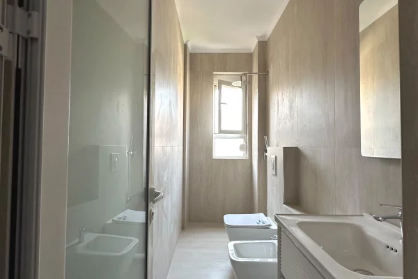 Shtepi ne shitje Apartament ne Tirane, 1+1, Mobilimi Bosh, pa mobiluar, Pagesa 108,000  Euro.