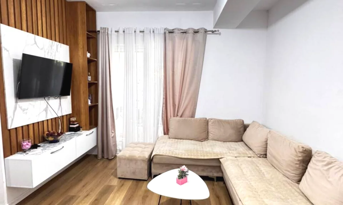 Shtepi ne shitje Apartament ne Tirane, 2+1, Mobilimi E mobiluar, Pagesa 11,900,000  Leke.