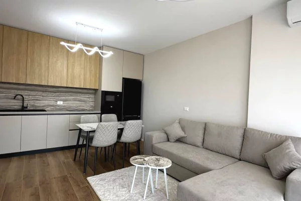 Shtepi me qera 2+1 ne Tirane - 70,000 Leke