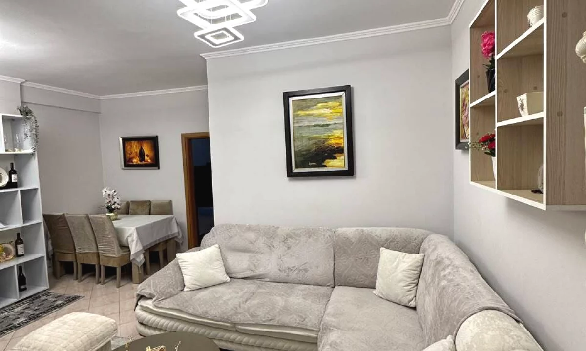 Shtepi ne shitje Apartament ne Tirane, 2+1, Mobilimi E mobiluar, Pagesa 155,000  Euro.