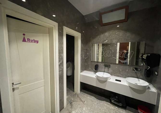 JEPET ME QERA LOKAL PERBALL PJETER BUDIT . TIRANE 