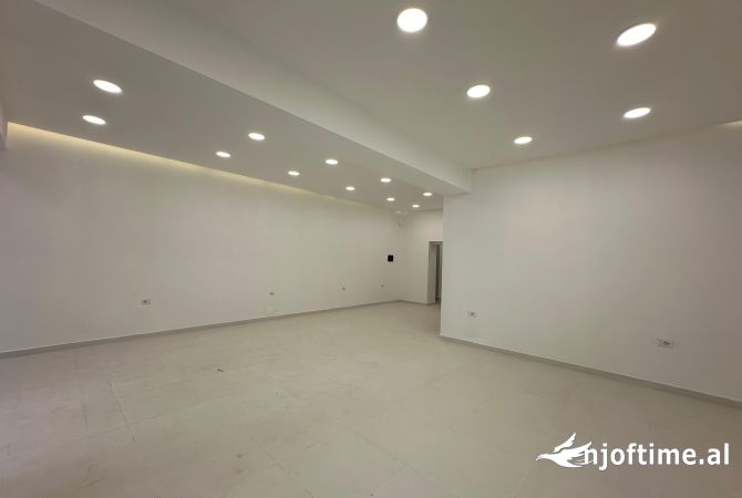 Business Property for Rent 1+1 in Tirana - 2,000 Euro