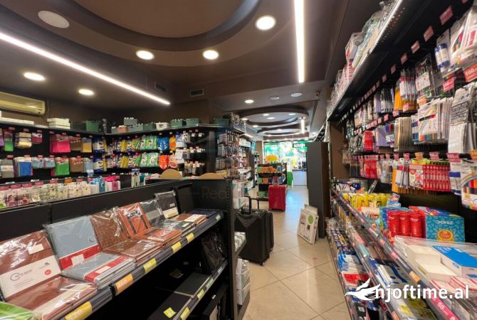 Ambiente Commerciale in Affitto 1+1 a Tirana - 8,000 Euro