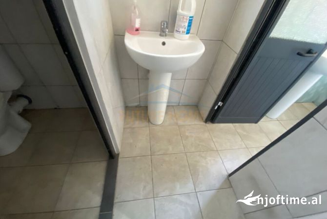   Ambient per Zyra, Myslym Shyri.