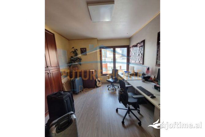 Qira, Ambient per zyra, Hilton Garden Inn Tirana