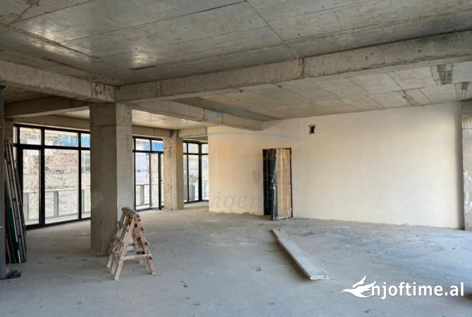 Shitet, Ambient Biznesi, Rruga e Dibres,Tirane.