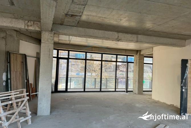 Shitet, Ambient Biznesi, Rruga e Dibres,Tirane.