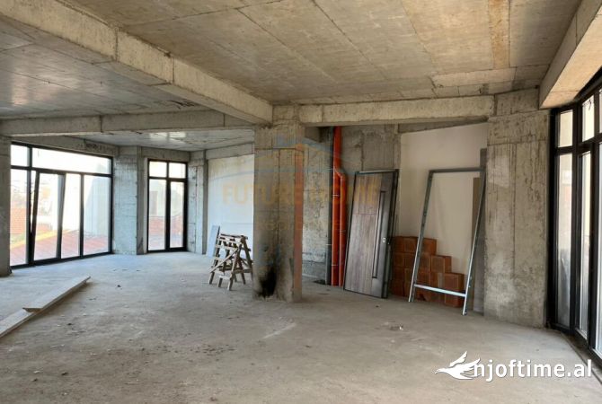 Shitet, Ambient Biznesi, Rruga e Dibres,Tirane.