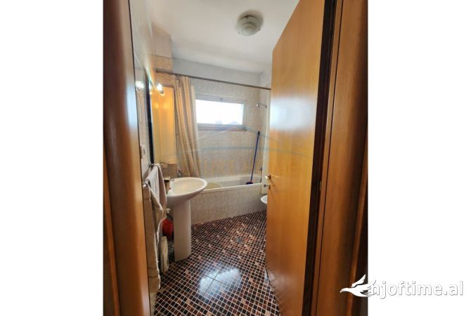 Shtepi me qera Apartament ne Tirane, 2+1, Mobilimi E mobiluar, Pagesa 1,000  Euro.