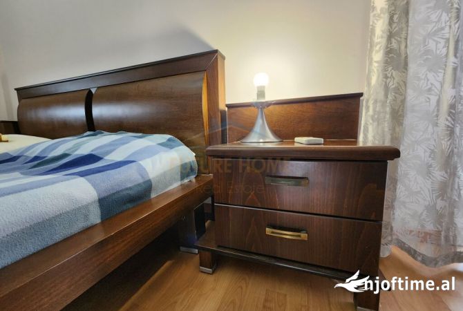 Shtepi me qera Apartament ne Tirane, 2+1, Mobilimi E mobiluar, Pagesa 1,000  Euro.