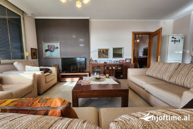 Shtepi me qera Apartament ne Tirane, 2+1, Mobilimi E mobiluar, Pagesa 1,000  Euro.