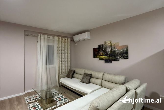 Shtepi me qera Apartament ne Tirane, 2+1, Mobilimi E mobiluar, Pagesa 500  Euro.