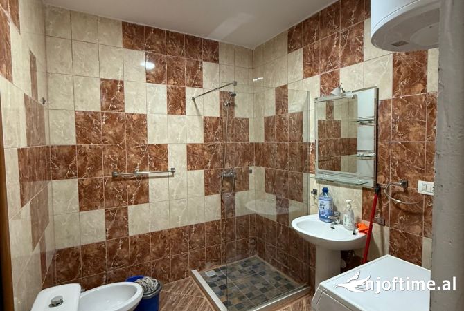 Shtepi me qera Apartament ne Tirane, 2+1, Mobilimi E mobiluar, Pagesa 500  Euro.