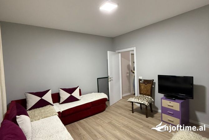 Shtepi me qera Apartament ne Tirane, 2+1, Mobilimi E mobiluar, Pagesa 500  Euro.