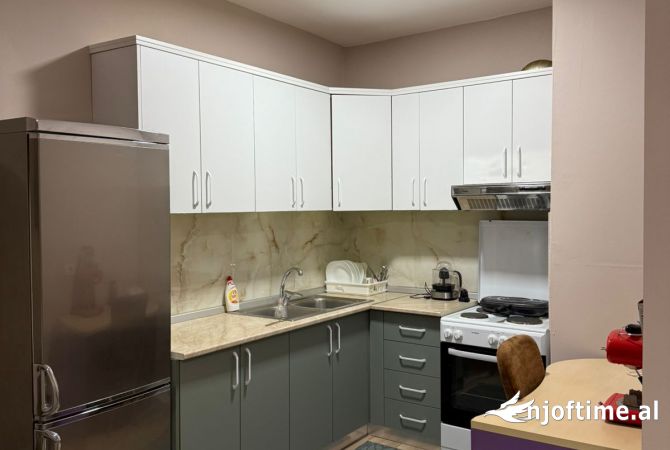 Shtepi me qera Apartament ne Tirane, 2+1, Mobilimi E mobiluar, Pagesa 500  Euro.