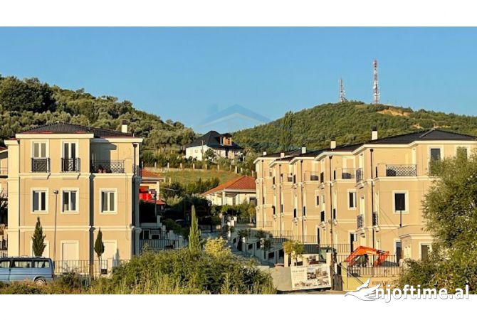 Shtepi me qera Vila Luksoze ne Tirane, 5+1, Mobilimi E mobiluar, Pagesa 2,500  Euro.