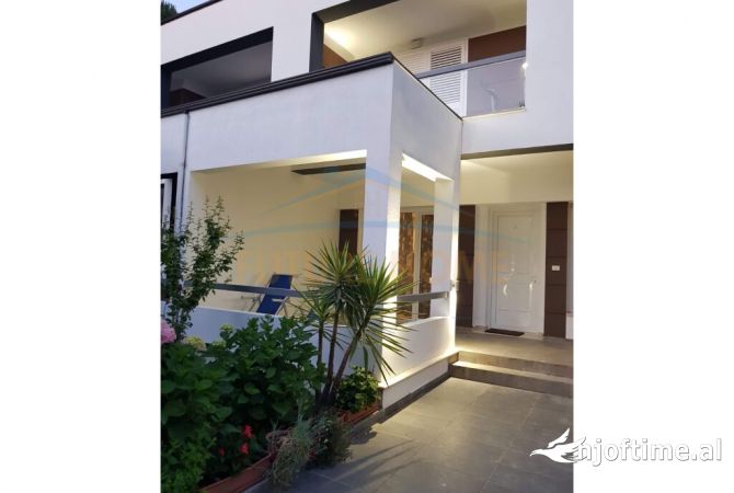 Okazion: Shitet, Vilë 3-katëshe, Lura 1, Gjiri i Lalëzit. Durres 