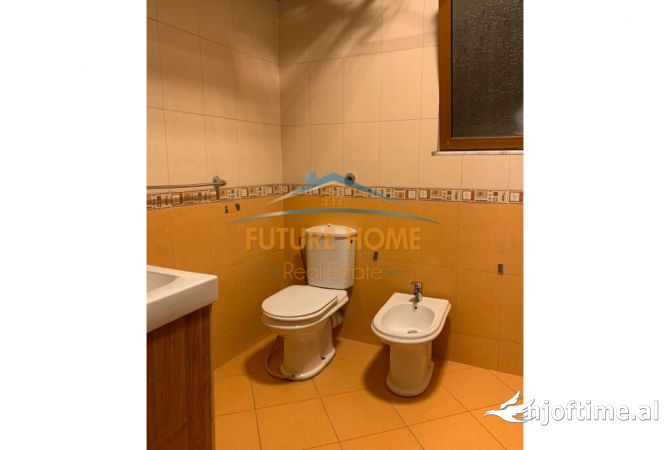 Jepet me Qira, Ambjent Biznesi, Myslym Shyri, Tirane.